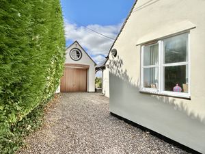 Left Hand Driveway- click for photo gallery
